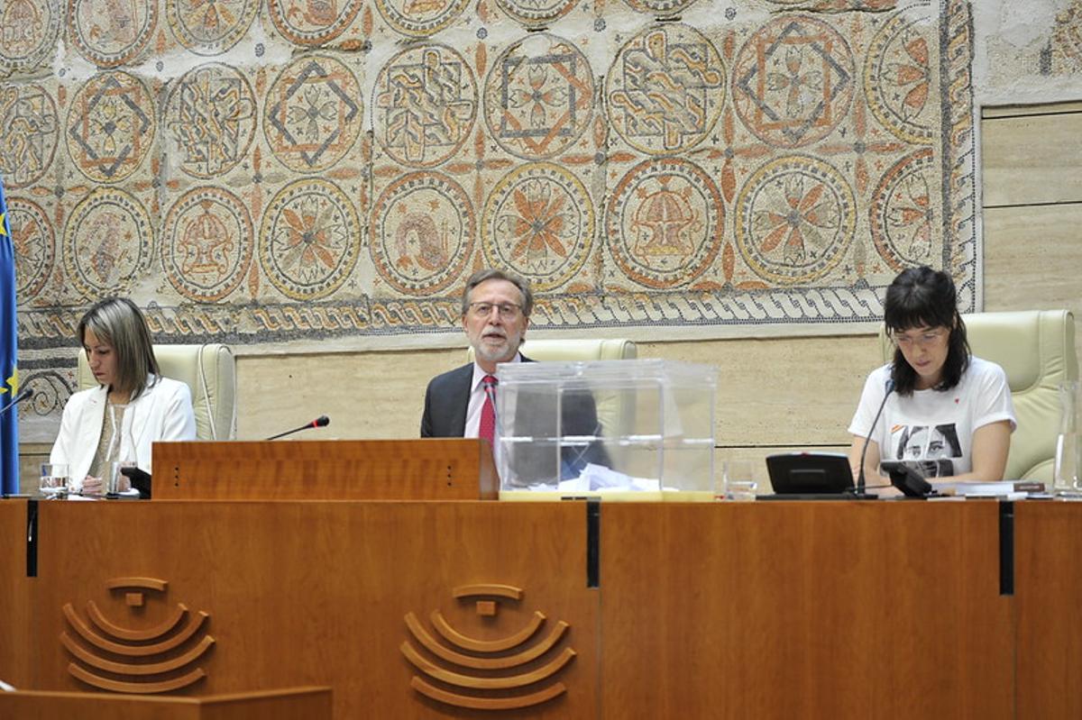 Mesa de Edad para la constitución de la ASamblea de Extremadura, el 20 de junio de 2023.