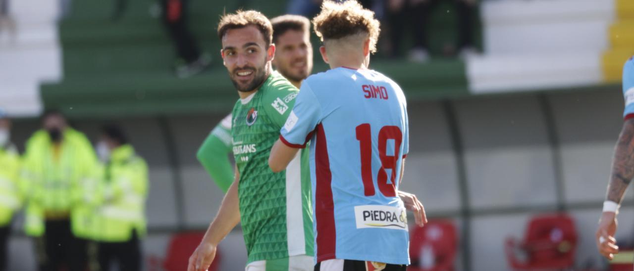 Carlos Daniel, junto a Simo, en uno de los dos encuentros disputados contra el Córdoba CF, la pasada temporada.