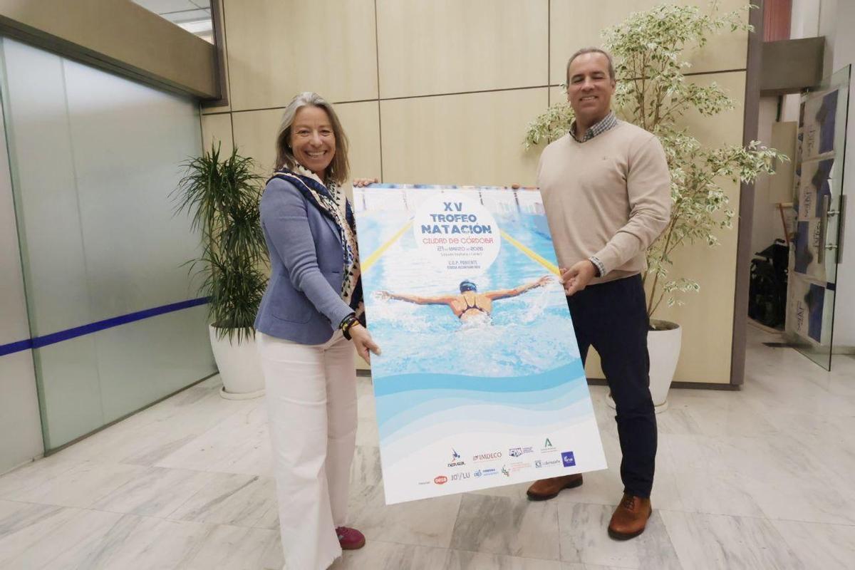 Isabel Albas, presidenta del IMDECO, junto a Manuel López, presidente de Navial.