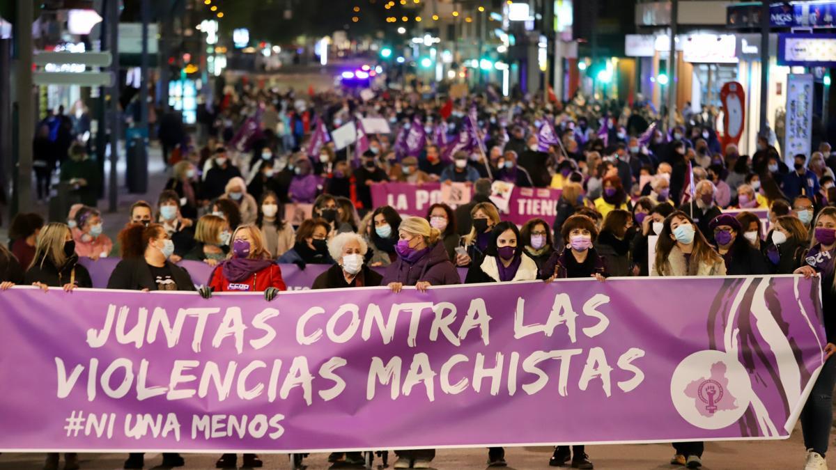 Imagen de la manifestación contra la violencia machista en Murcia el año pasado.