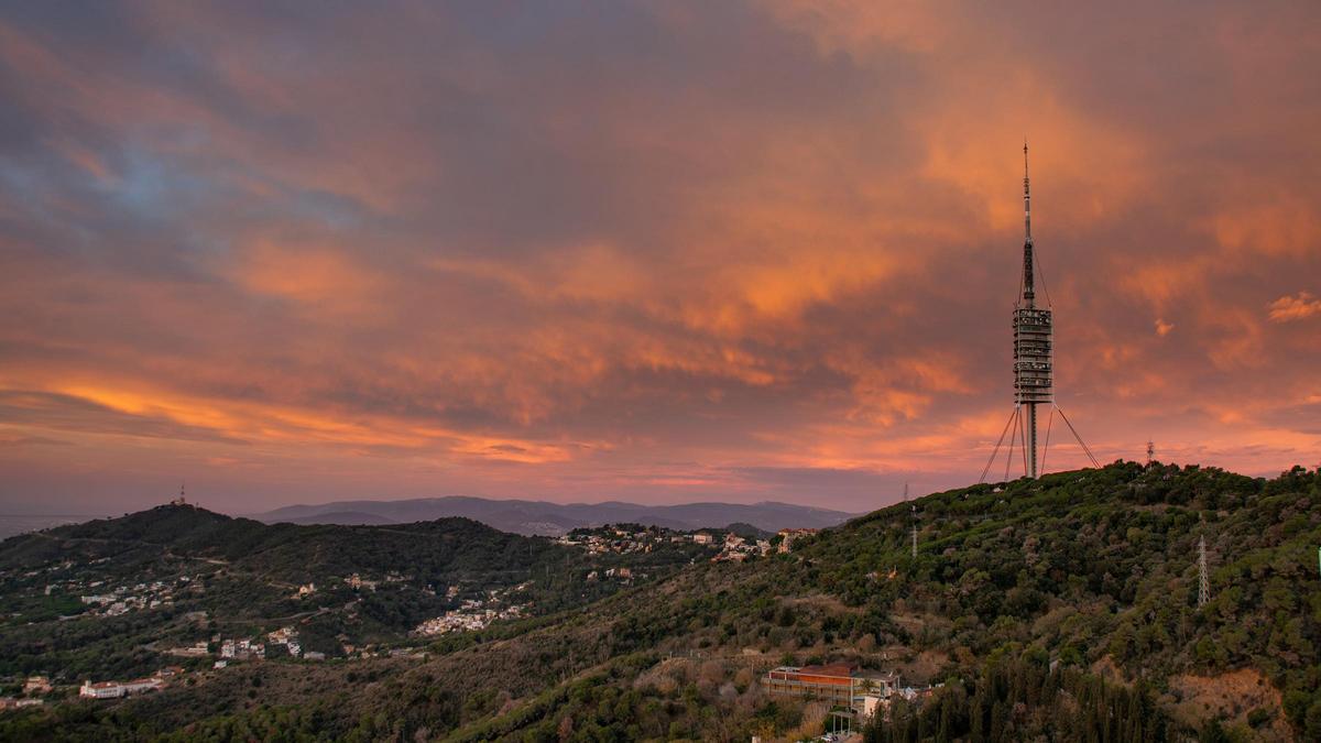 La torre de Collserola, al amanecer, el 1 de diciembre del 2023