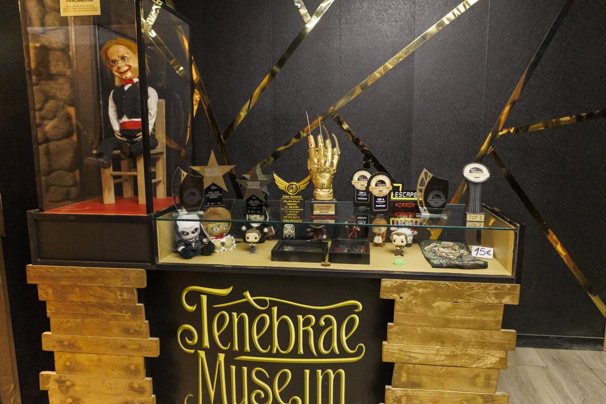 Imatges de la nau on hi ha La isla de las muñecas i s'obrirà pròximament Museu W i Cindy, la habitación