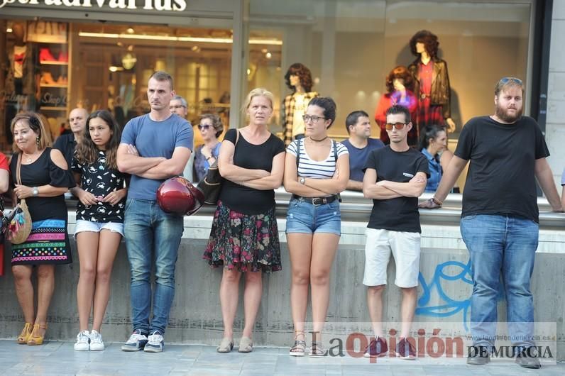 Los bailes latinos salen a la calle en Murcia