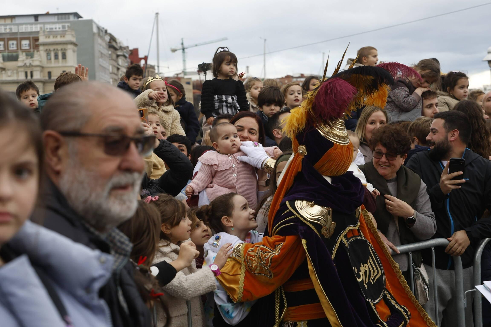 En imágenes: Los Reyes Magos desembarcan en Gijón