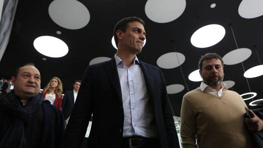 Sánchez exige a Rajoy que inicie un diálogo con Cataluña