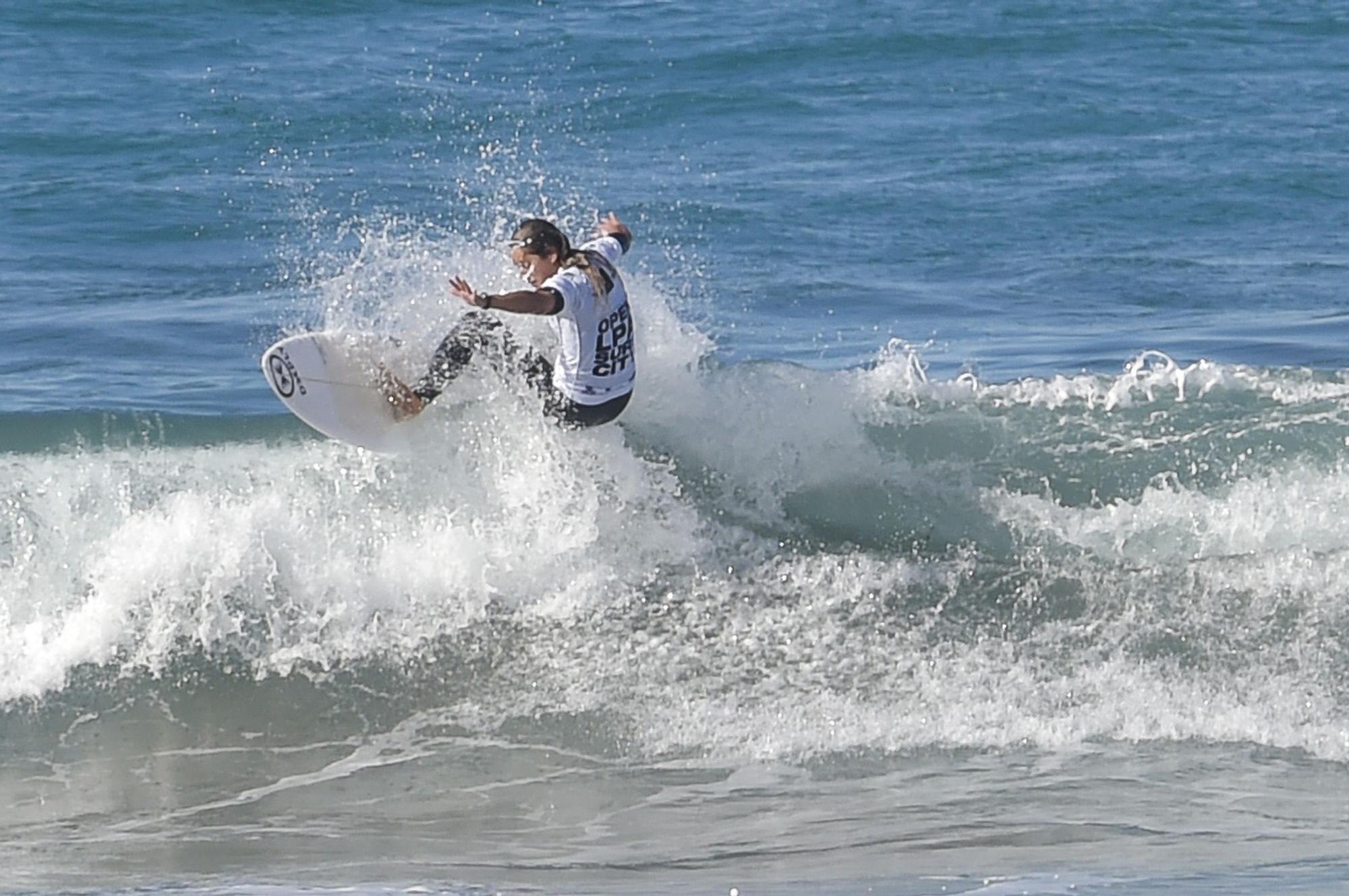 Ambiente en La Cícer durante el torneo de surf