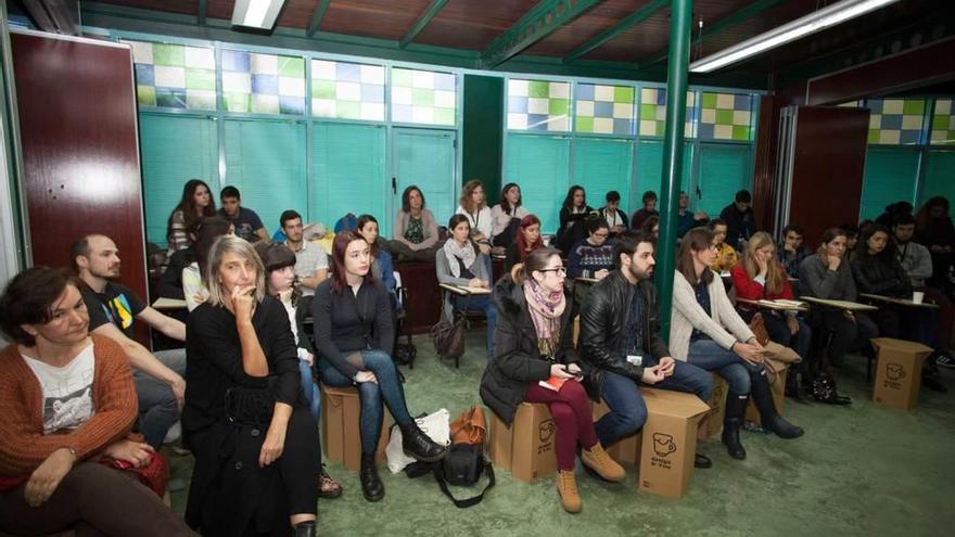 Asistentes a la jornada del congreso sobre diseño, ayer, en el edificio del &quot;Pavo Real&quot;.