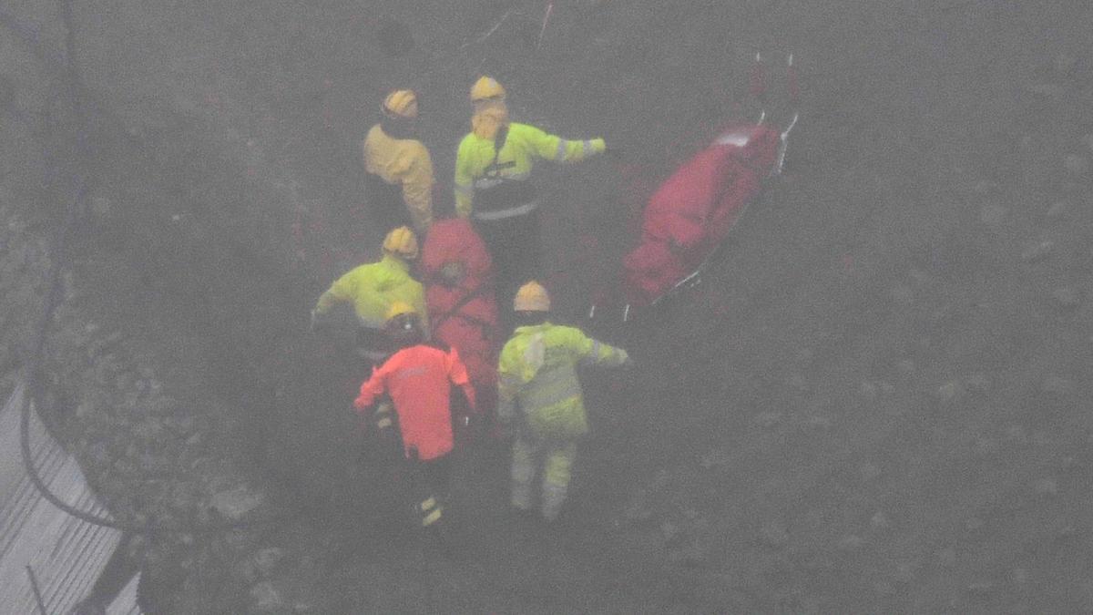 Rescate de los cuerpos de los fallecidos en el accidente de tráfico de Gran Canaria