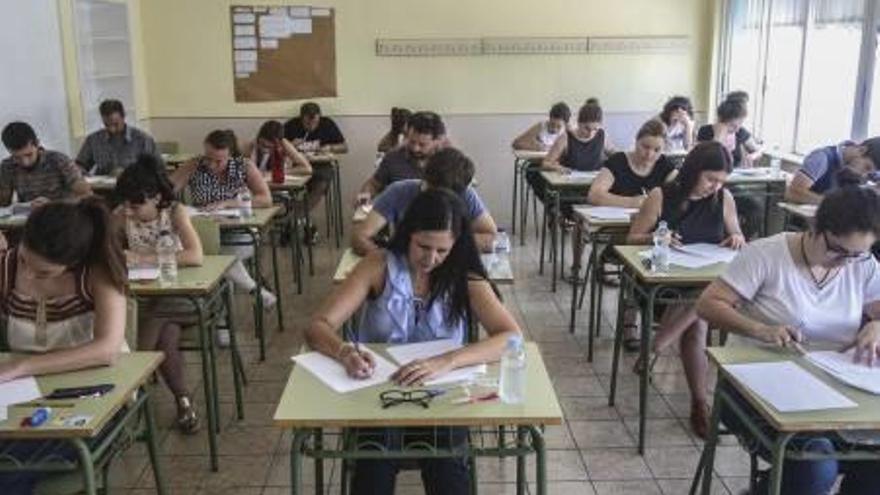 Las oposiciones arrancaron ayer para más de 6.000 aspirantes en 14 institutos de la provincia.