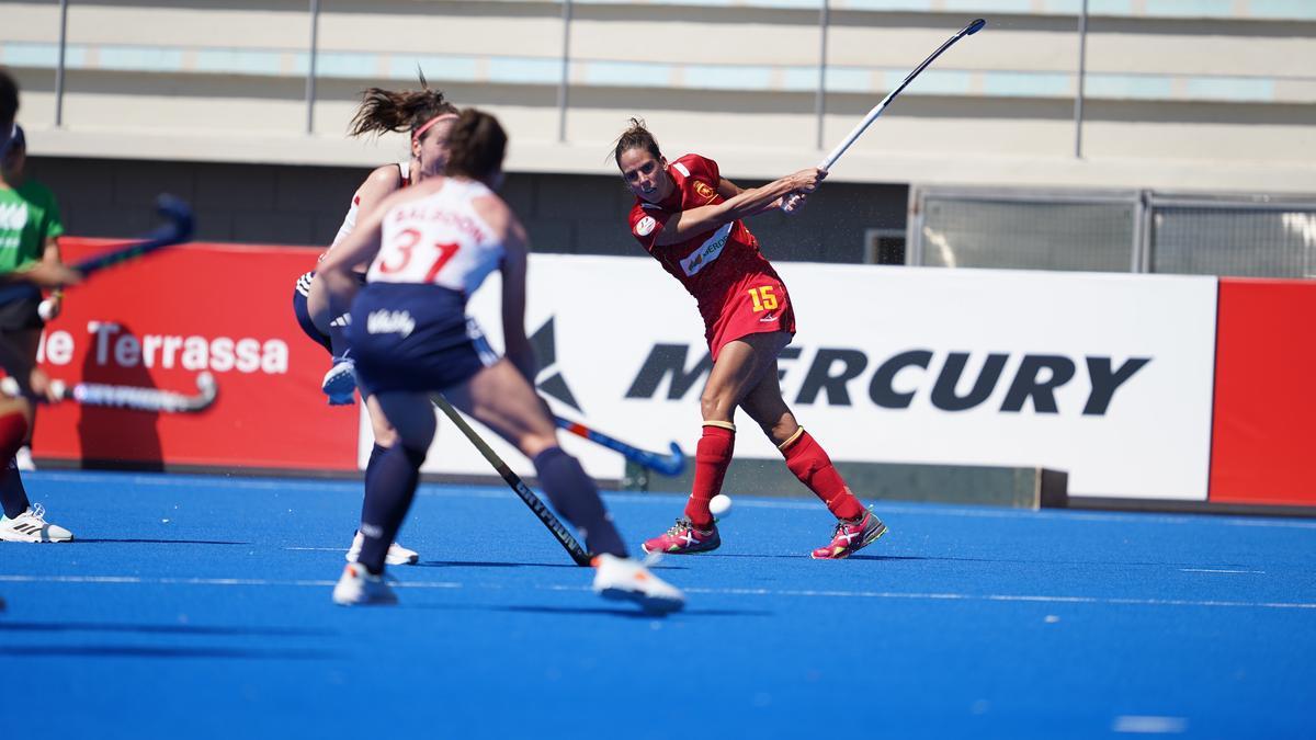 Las selecciones femeninas de España e Inglaterra disputaron el partido inaugural del Torneo del Centenario, que conmemora los 100 años de la Real Federación Española de Hockey.