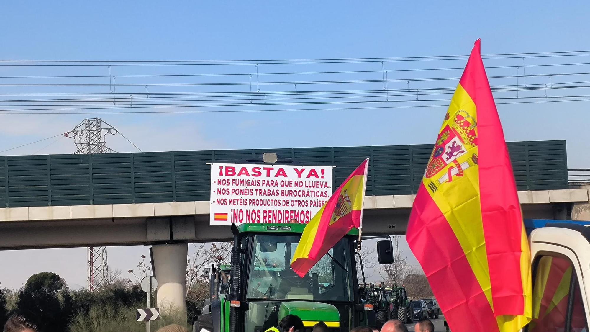 Las movilizaciones de los agricultores de la comarca de Antequera, en imágenes