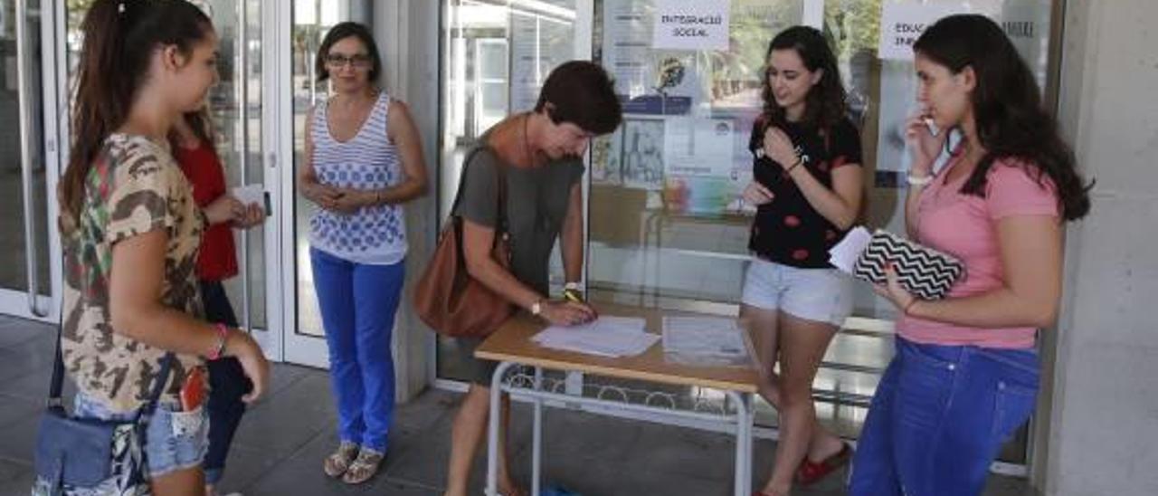 Educación rechaza a una treintena de  jóvenes que quería estudiar FP en Carlet