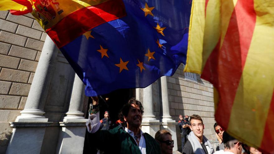 Álvaro de Marichalar, ante el Palau de la Generalitat.