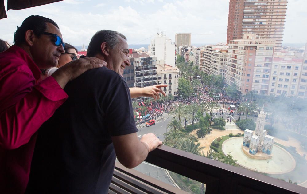 Primera mascletá de las Hogueras del 90 aniversario.