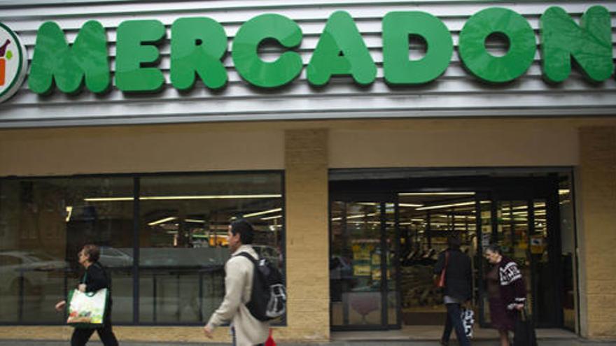 Mercadona abrirá media hora más.