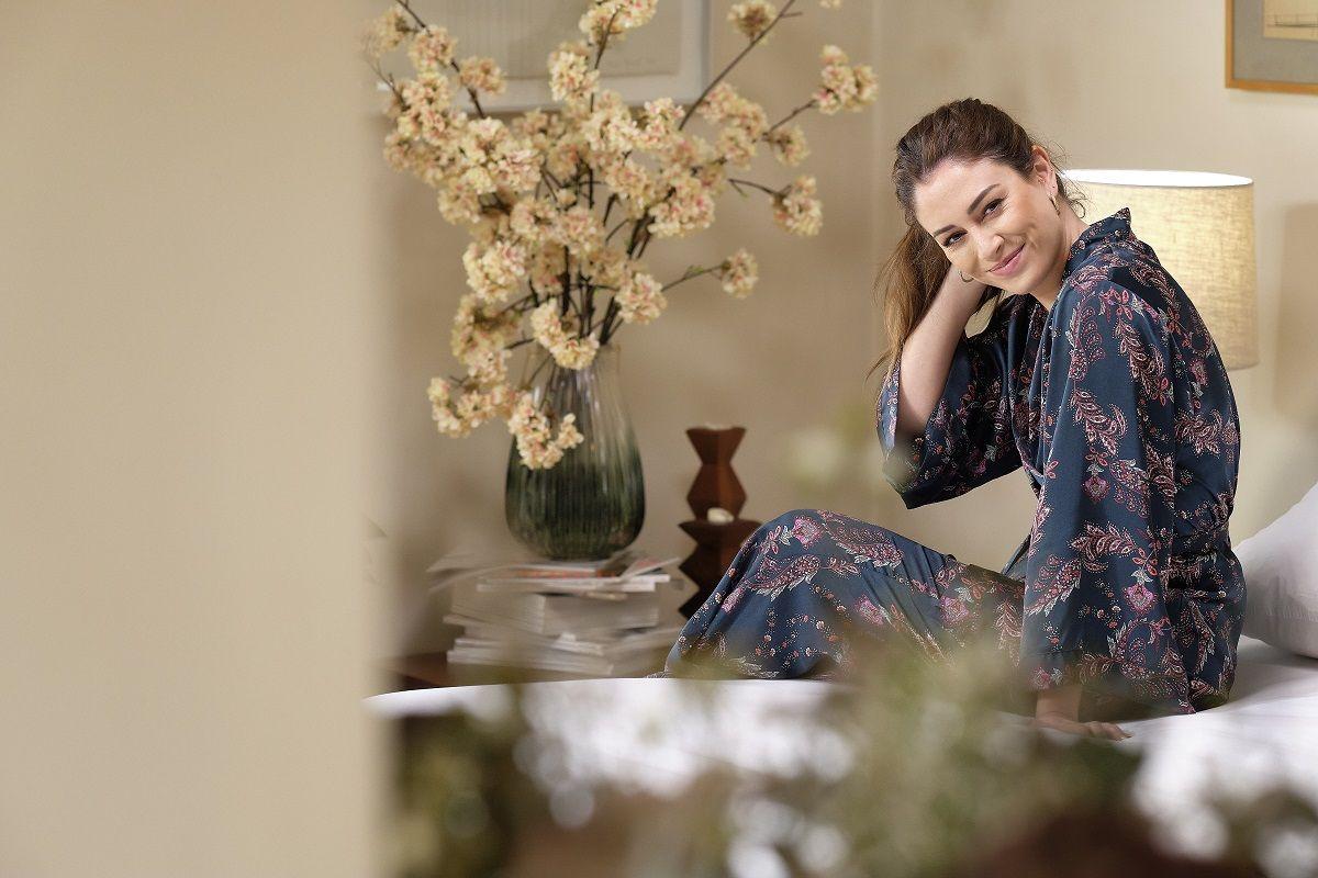 Blanca Suárez, con pijama estampado de Etam, en la campaña 'Libre de Etiquetas'