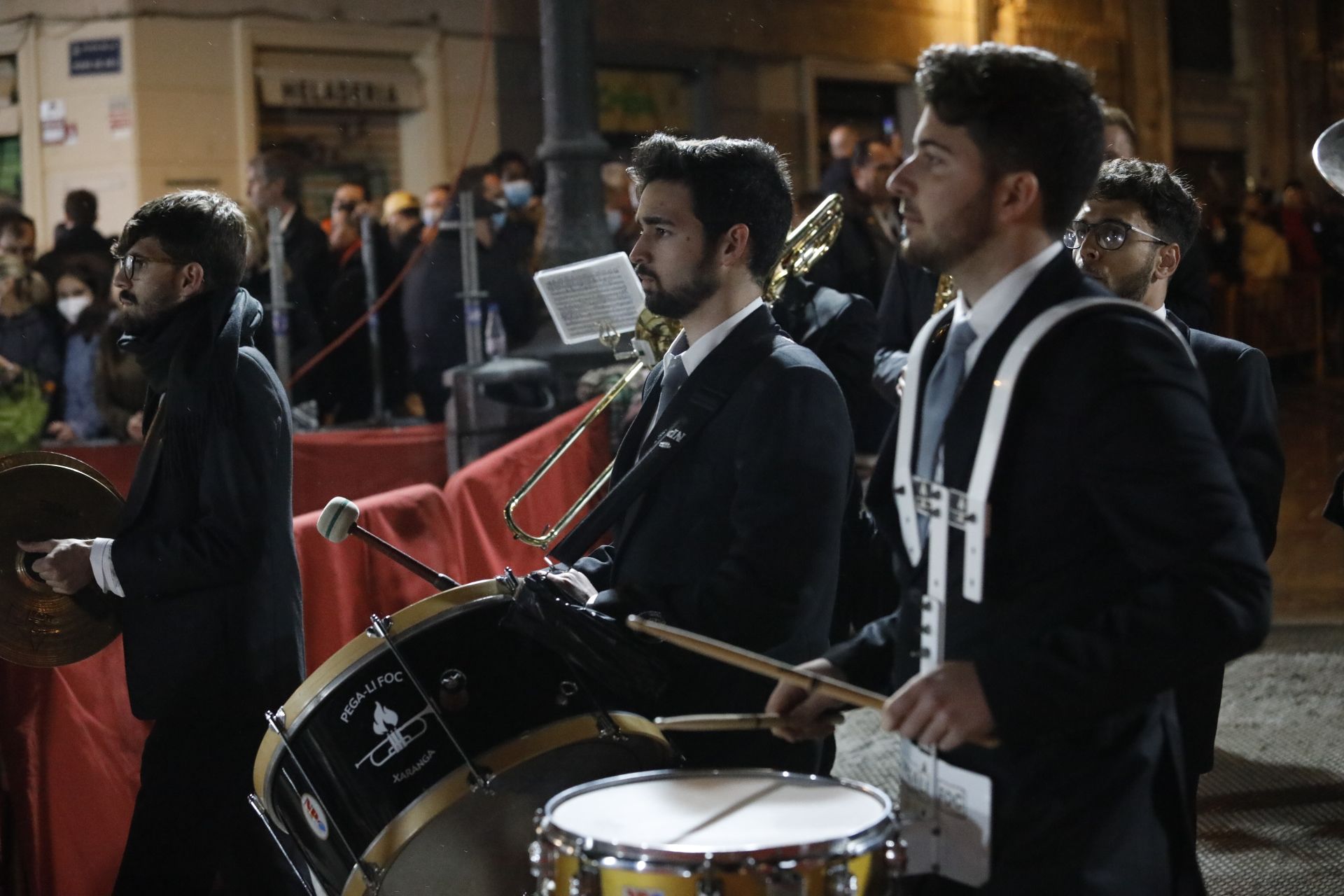 Búscate en el primer día de ofrenda por la calle Quart (entre las 22:00 a las 23:00 horas)