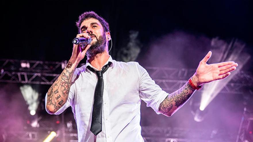 Melendi en un concierto de su gira // Diego Sánchez