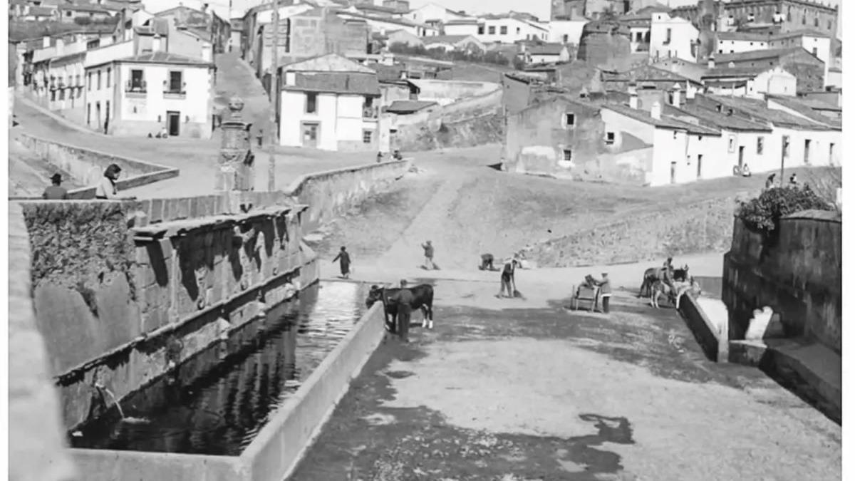Pilares del puente de San Francisco de Cáceres.