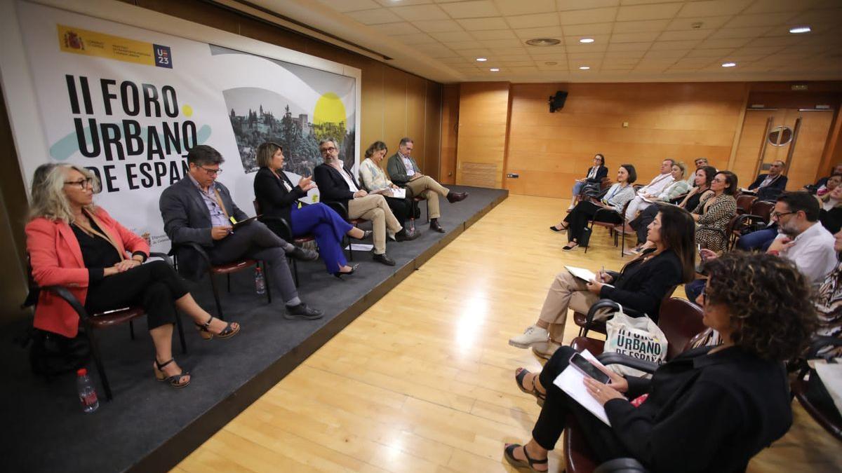 Participación de la alcaldesa Noelia Arroyo en el II Foro Urbano de España, en Granada