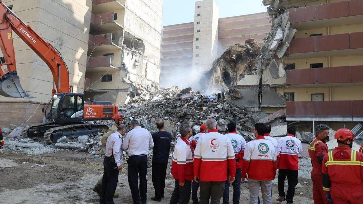 Israel e Irán intercambian misiles y bombardeos en una noche que deja al menos 81 fallecidos
