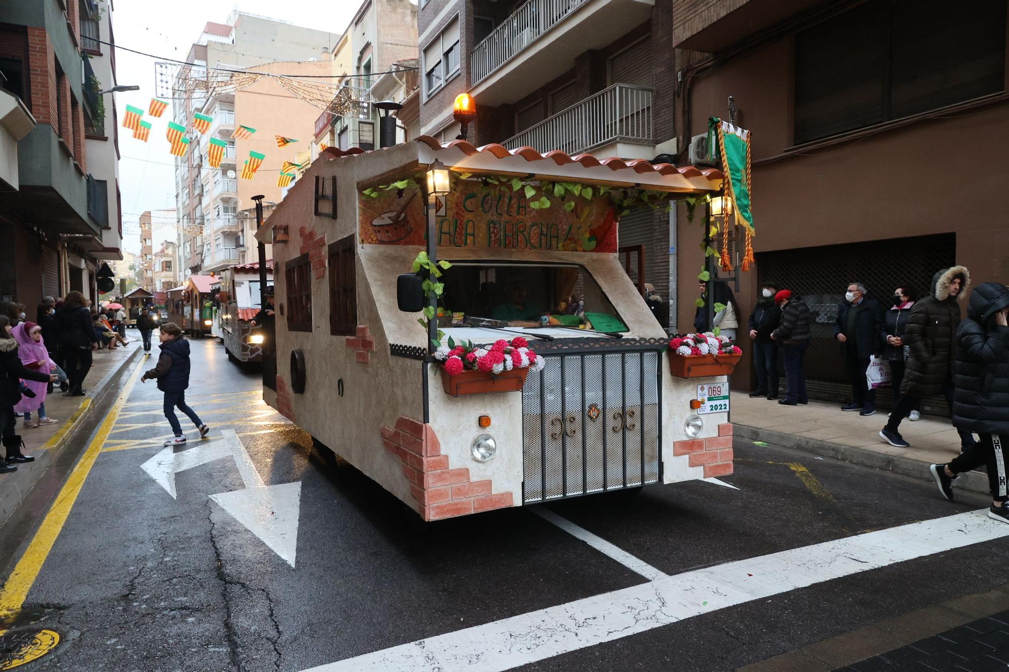 Las mejores imágenes del desfile de carros engalanados y collas de la Magdalena