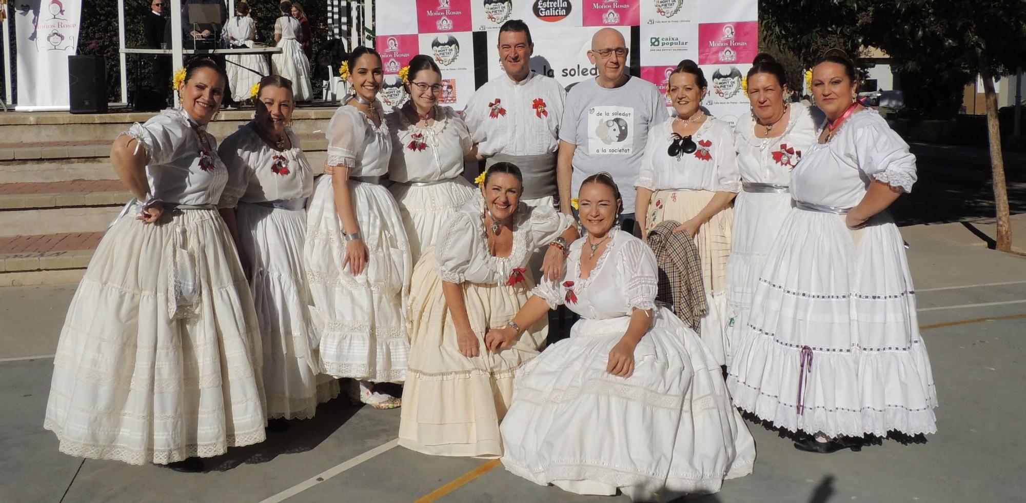 Así fue la espectacular "dansà" en ropa interior de la falla Mont de Pietat