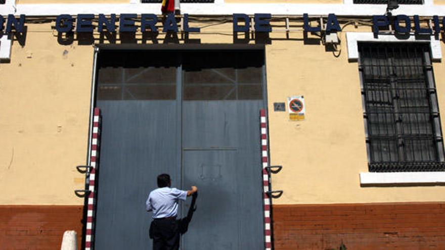 Las puertas del CIE en su último día en activo.