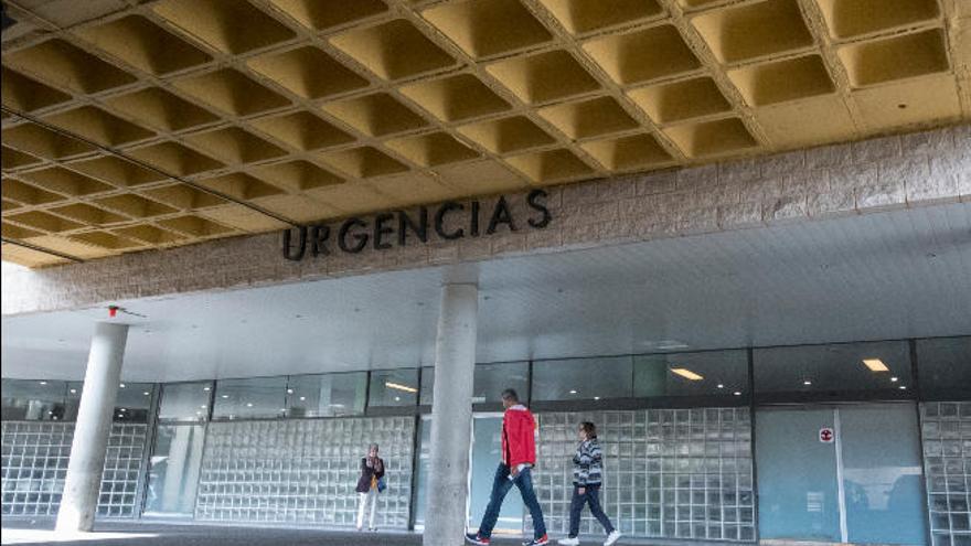 Acceso al Servicio de Urgencias del Doctor Negrín.