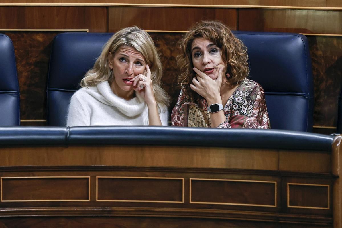 Yolanda Díaz y María Jesús Montero.