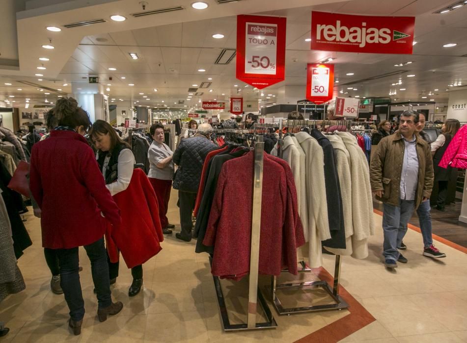 Las rebajas arracan fuerte en Elche