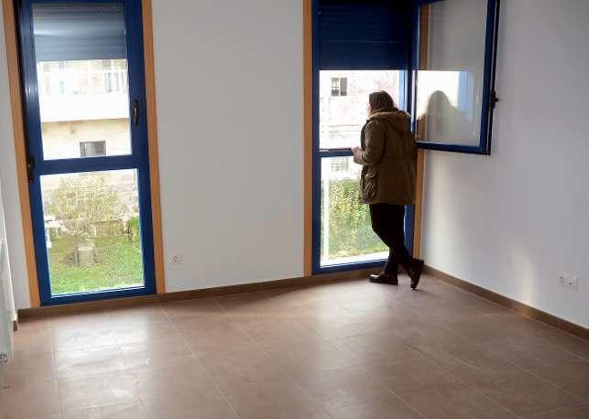 "Ilusión y alegría" entre los adjudicatarios de Valdecorvos al recibir las llaves de sus pisos