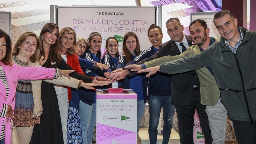 Uría se ilumina de rosa para el día contra el cáncer de mama