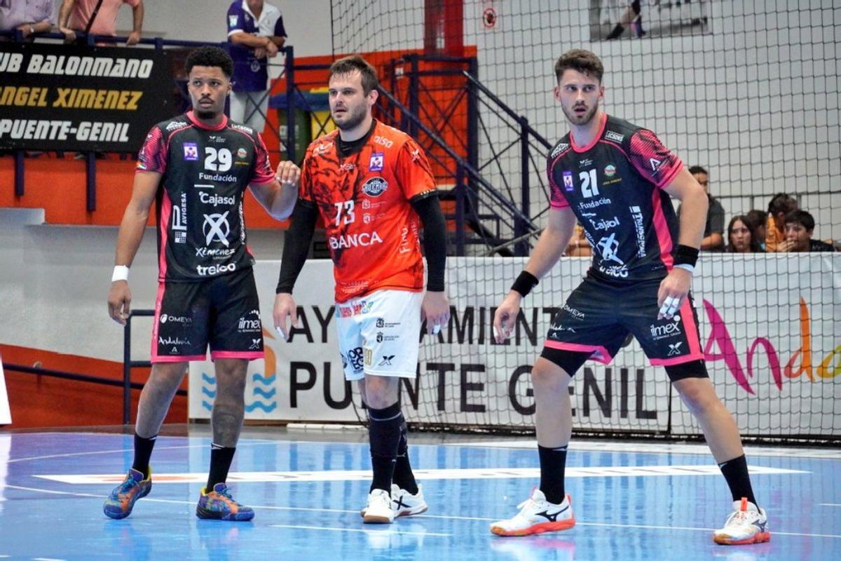 Semedo y Sousa, atentos al juego.