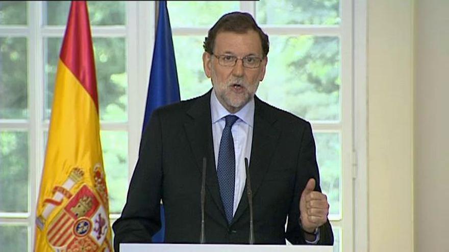 Rajoy denuncia la "deriva autoritaria" del Govern de Puigdemont