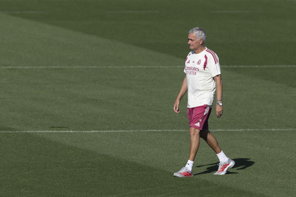 Mourinho celebra els seus 100 dies al Reial Madrid en un derbi amb molt perill