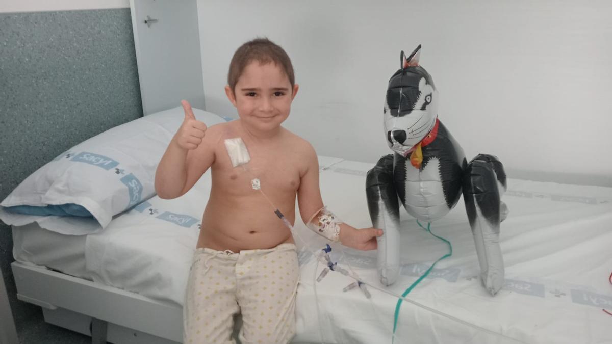 Alberto, el niño con familia en Plasencia que necesita un trasplante de médula.