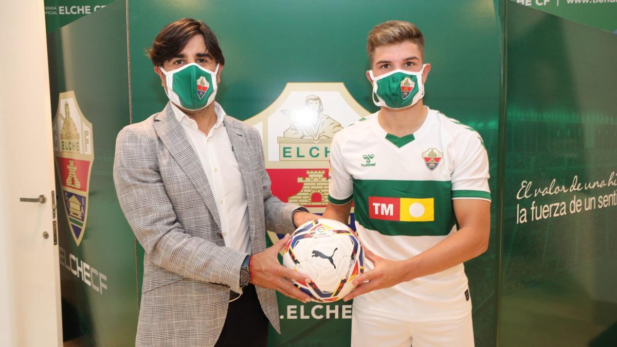 Nico Rodríguez, junto a Raúl Guti, en la presentación este martes del jugador maño