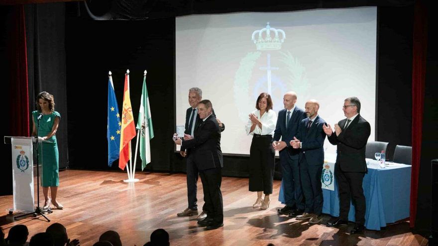 El Gobierno reconoce a 43 funcionarios en la celebración del Día de la Merced
