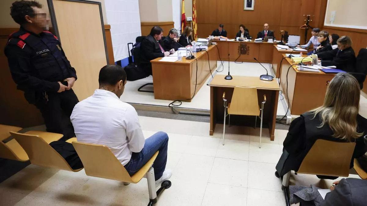 Una imagen de la primera sesión del juicio contra Dani Alves.