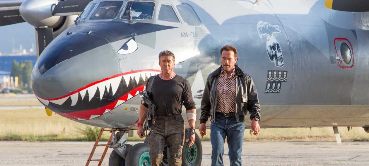 Silvester Stallone y Arnold Schwarzenegger en el rodaje de &quot;Mercenarios 3&quot; con el avión que aterrizó en Vigo