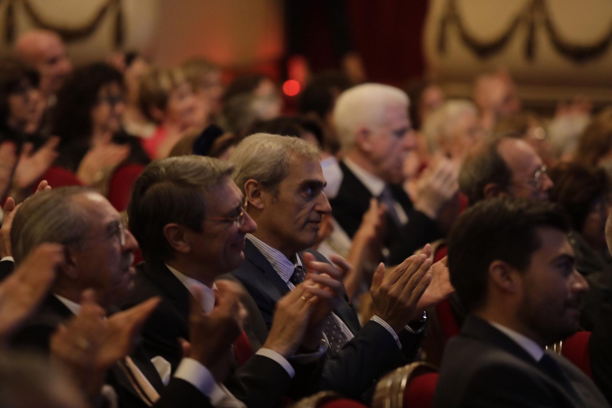 Entrega de la Medalla de Oro de la ciudad a la Fundación Ópera de Oviedo