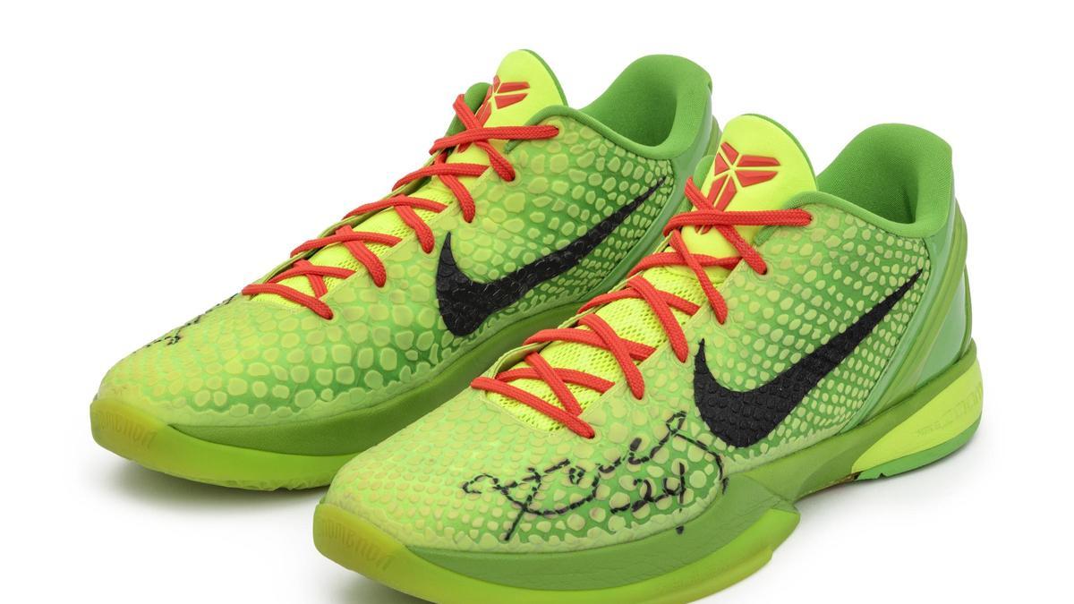 Subastant por 10 millones de dólares las zapatillas de Kobe Bryant en juego de Navidad 2010