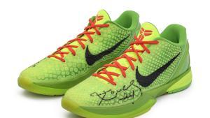 Subastant por 10 millones de dólares las zapatillas de Kobe Bryant en juego de Navidad 2010