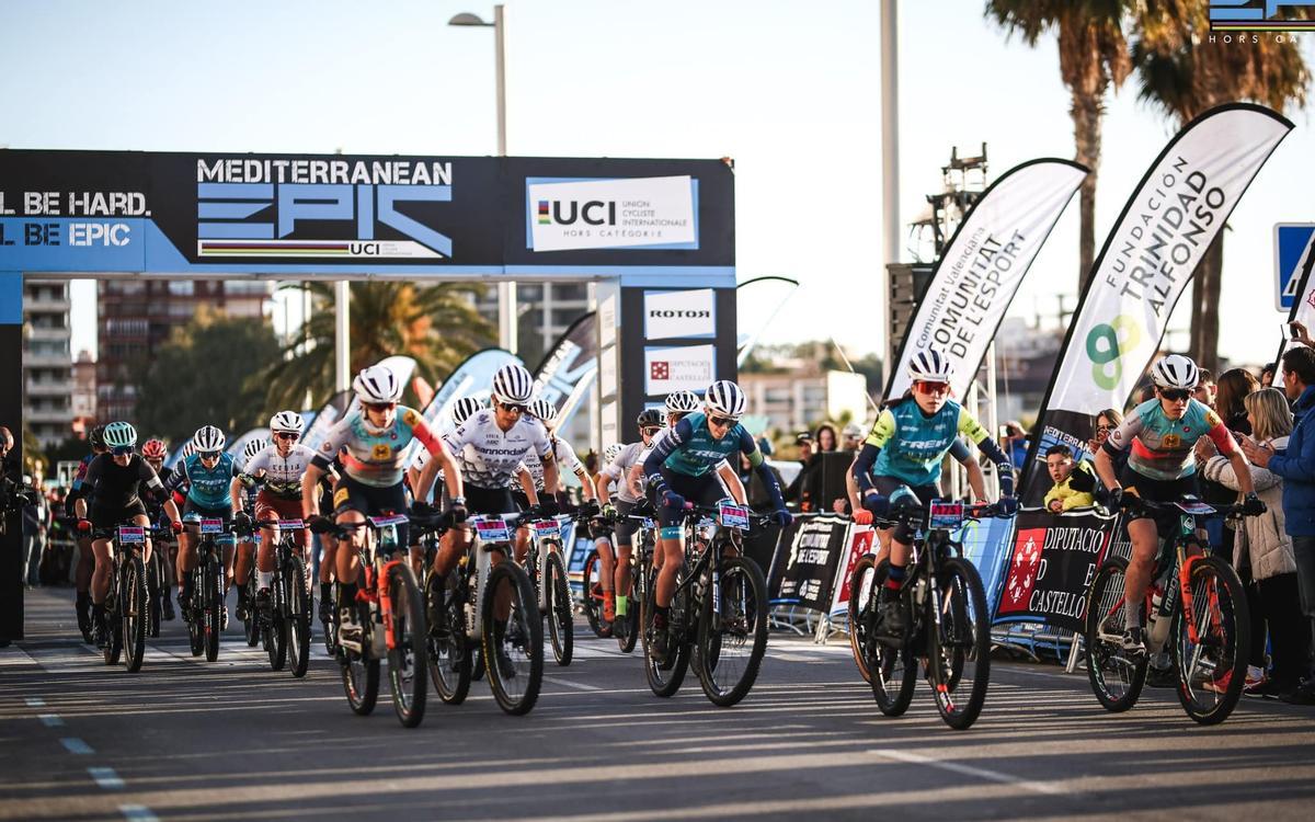 Salida de una de las cuatro etapas de la pasada edición de la Mediterranean Epic, desde Orpesa, epicentro de la importante prueba.