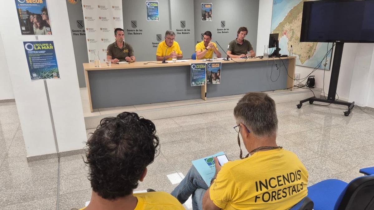 Ibiza se prepara para el eclipse con un plan especial contra incendios y fondeos sobre posidonia