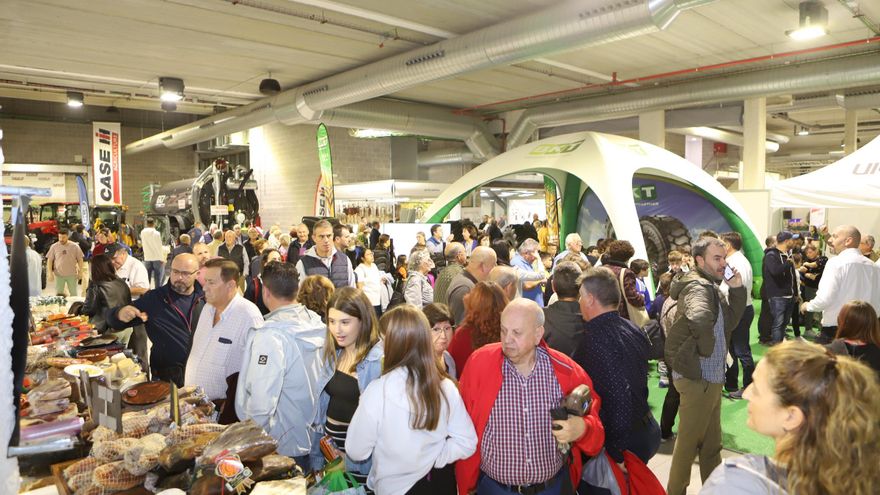 Descuentos de hasta el 80% en la primera Feria Outlet de Lorca