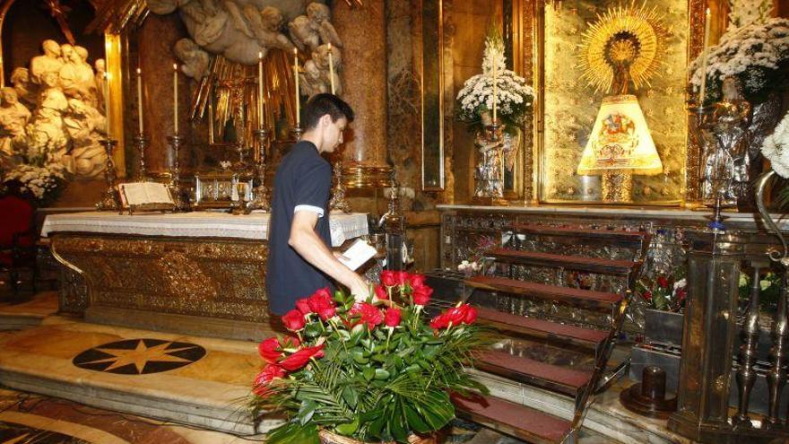 El Tecnyconta realiza la tradicional Ofrenda de Flores a la Virgen del Pilar