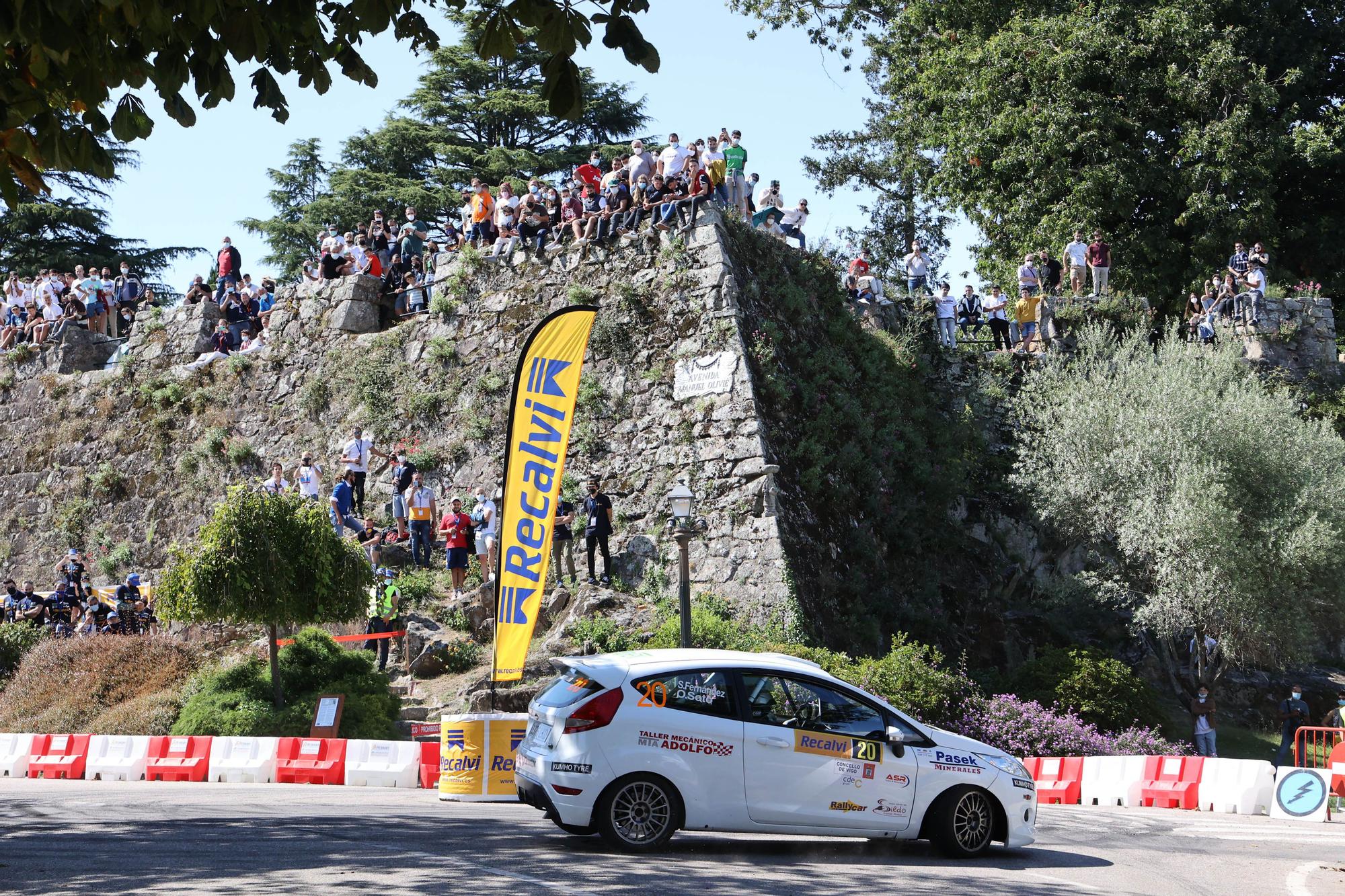 El espectáculo del Rallye Rías Baixas se apodera de O Castro