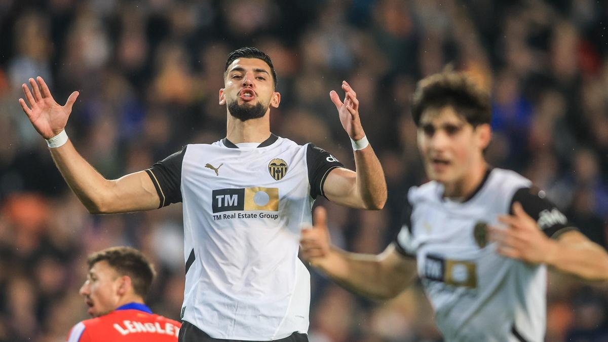 Rafa Mir, lamentando una ocasión